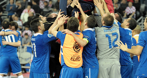 Un tris vestito d’azzurro