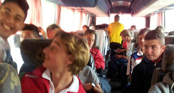 I ragazzi della Rappresentativa Giovanissimi sul pullman