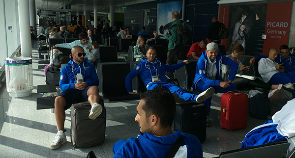 I ragazzi della Rappresentativa in attesa all'aeroporto di Monaco di Baviera