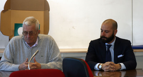 Consegnati i primi defibrillatori