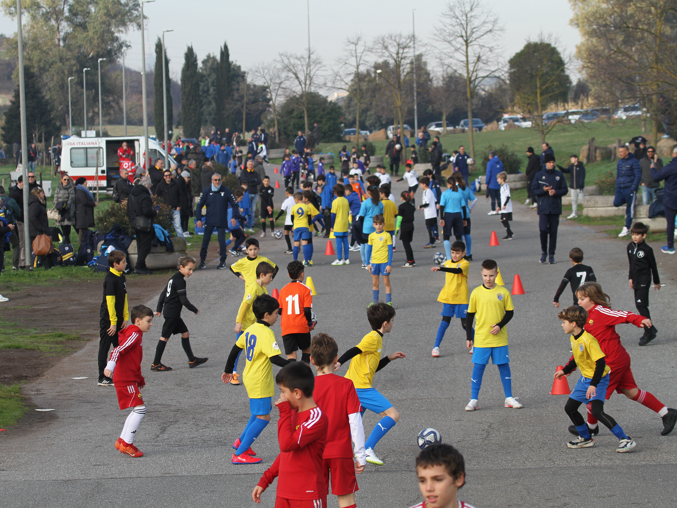 StradaNataleCalciando, circa 200 bambini in festa al Divino Amore